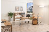 Höhenverstellbarer Schreibtisch mit Massivholzplatte